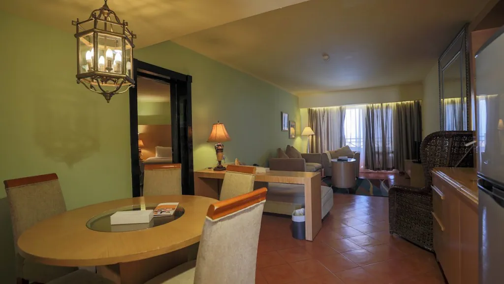 الفندق كانكون بيتش ريزورت - العين السخنة